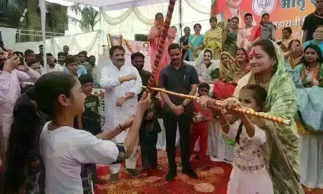 अशोकनगर में चुनाव प्रचार के दौरान हुआ कुछ ऐसा, प्रियदर्शिनी सिंधिया में लाठियां पड़ते-पड़ते बची