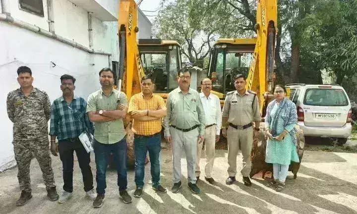 ग्वालियर में खनिज विभाग ने मारा छापा, अवैध उत्खनन में लिप्त दो जेसीबी व चार वाहन  किए जब्त