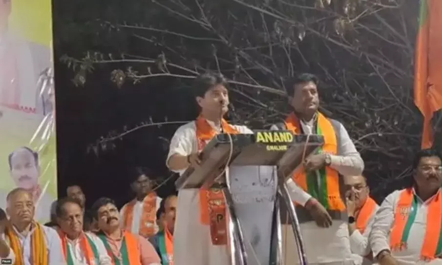 ग्वालियर में भाजपा के लोकसभा चुनाव कार्यालय का हुआ शुभारंभ, सिंधिया हुए शामिल ग्वालियर में भाजपा के लोकसभा चुनाव कार्यालय का हुआ शुभारंभ, सिंधिया हुए शामिल