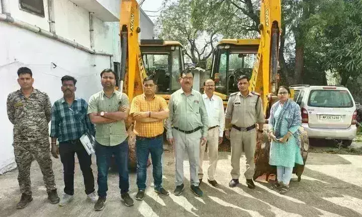 ग्वालियर में खनिज विभाग ने मारा छापा, अवैध उत्खनन में लिप्त दो जेसीबी व चार वाहन  किए जब्त