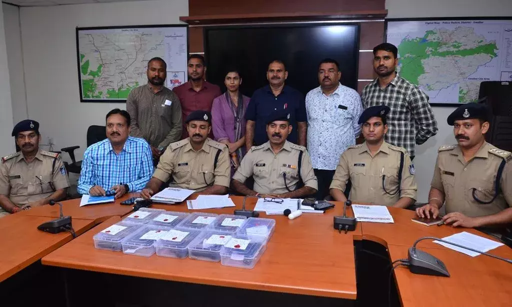 ग्वालियर में अवैध हथियार बेचने से पहले तस्कर दबोचे