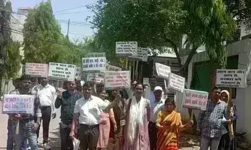 ग्वालियर में निकली मतदाता जागरूक रैली, समझाया मतदान का महत्व ग्वालियर में निकली मतदाता जागरूक रैली, समझाया मतदान का महत्व