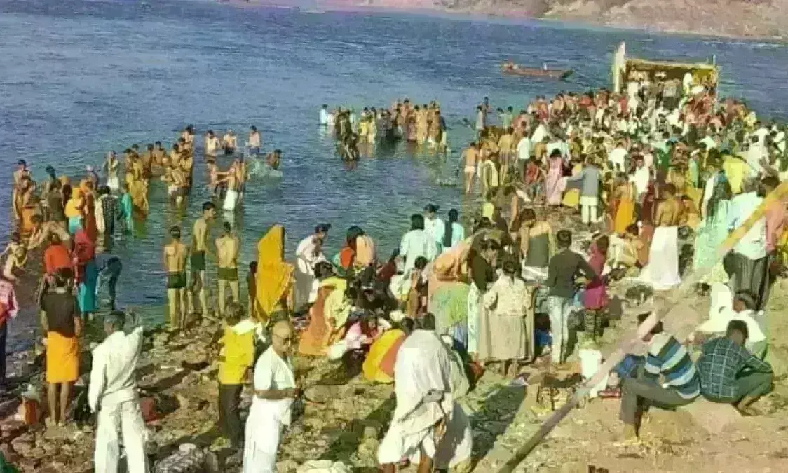 भूतड़ी अमावस्या पर नर्मदा-क्षिप्रा में डुबकी लगाने उमड़े तंत्र साधक और आम श्रद्धालु