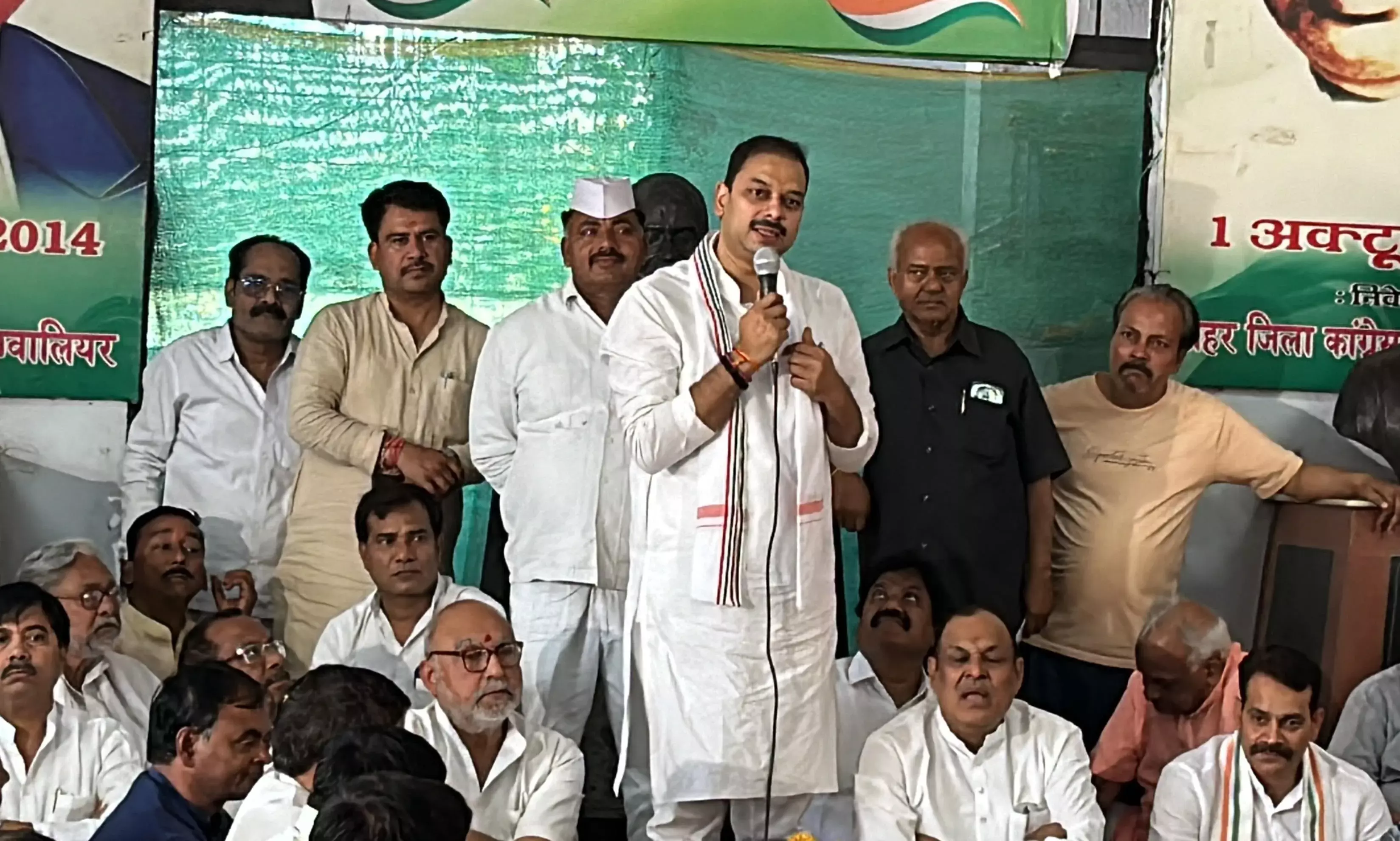 लोकसभा उम्मीदवार प्रवीण पाठक के लिए एकजुट हुए कांग्रेसी