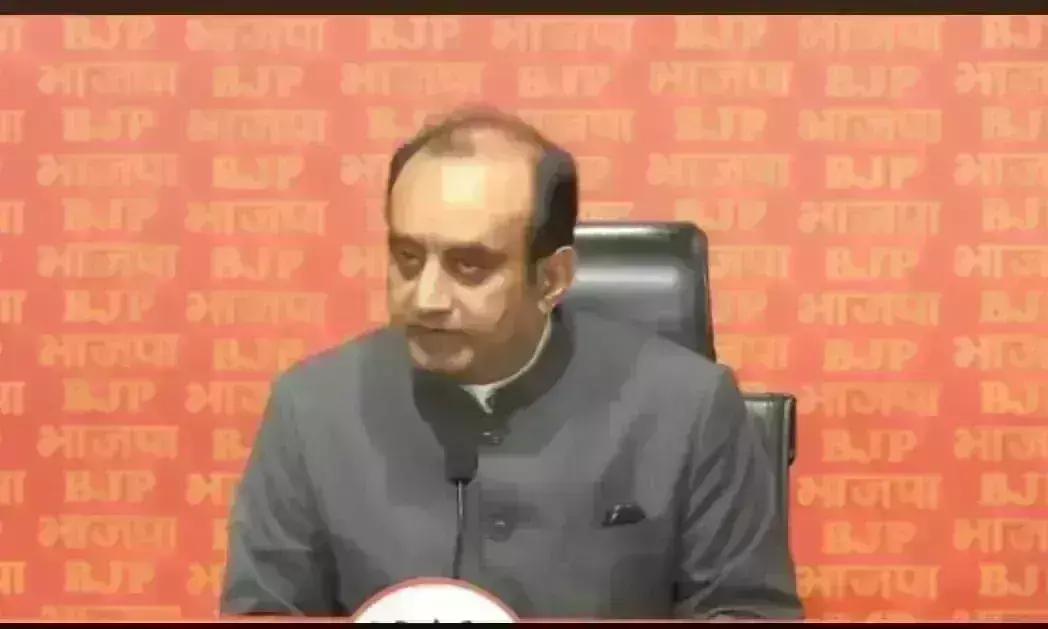 हाईकोर्ट के फैसले पर भाजपा हुई हमलावर, कहा - केजरीवाल का आम आदमी का चोला धराशायी हो गया हाईकोर्ट के फैसले पर भाजपा हुई हमलावर, कहा - केजरीवाल का आम आदमी का चोला धराशायी हो गया