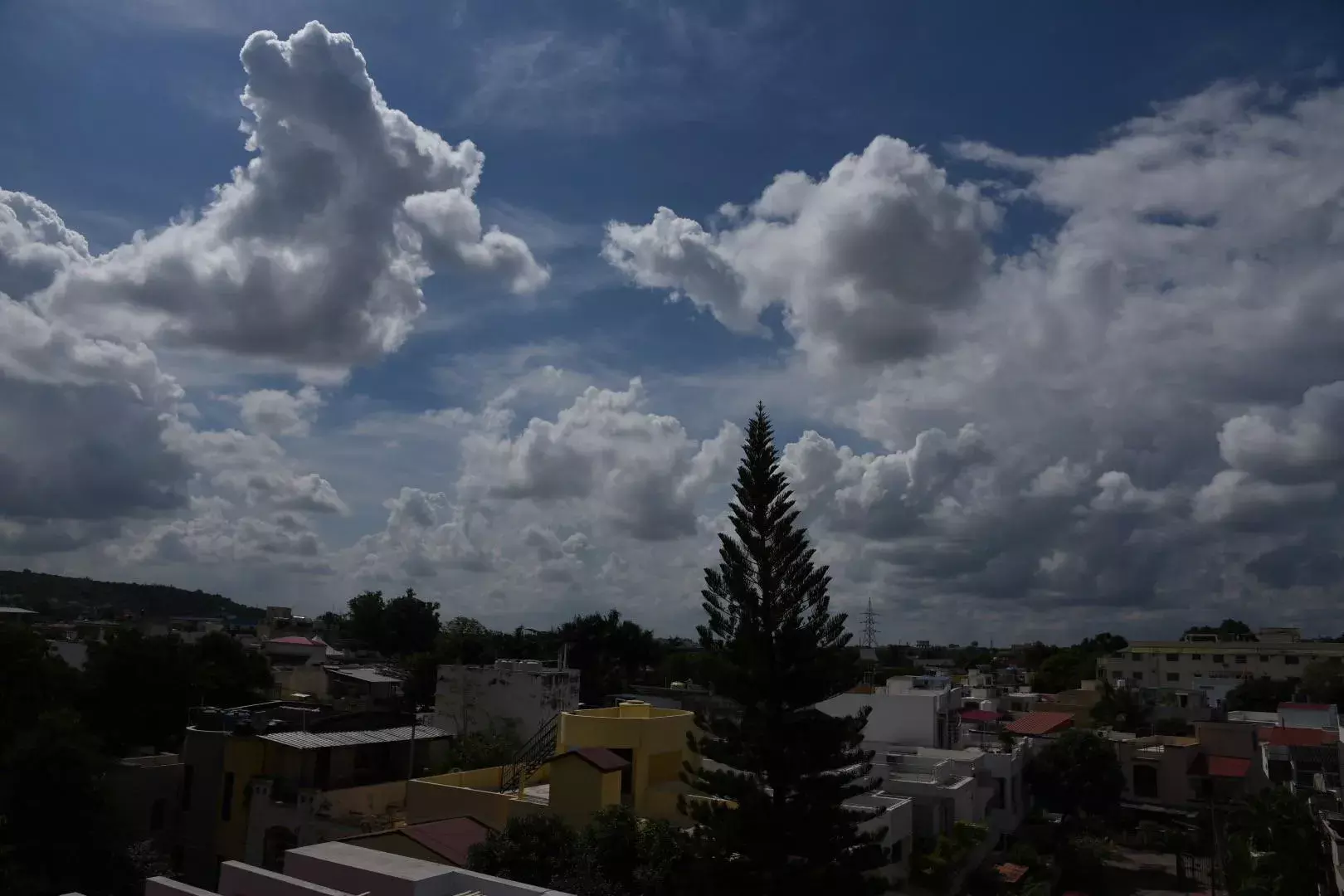 मध्यप्रदेश में बेमौसम बादल और बारिश ने दिलाई गर्मी से राहत, प्रदेश का अधिकतम तापमान 10 डिग्री गिरा