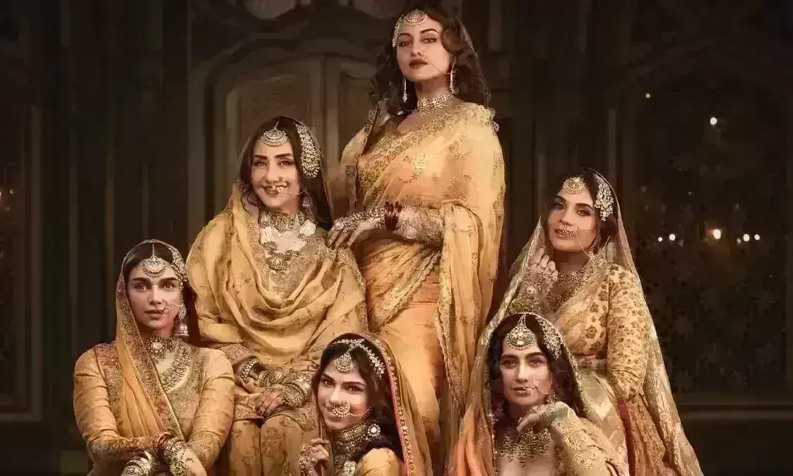 हीरामंडी द डायमंड बाजार का दमदार ट्रेलर रिलीज, दिखाओ दी तवायफों की जीवनशैली हीरामंडी द डायमंड बाजार का दमदार ट्रेलर रिलीज, दिखाओ दी तवायफों की जीवनशैली