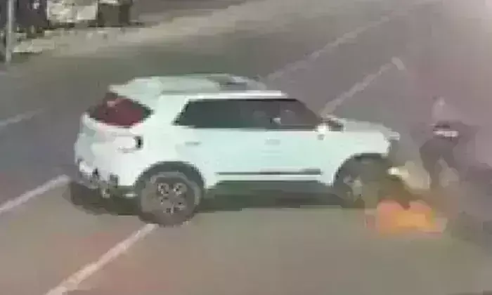 इंदौर में बड़ा हादसा, तेज रफ्तार कार ने 4 लोगों को मारी टक्कर, रेपिडो ड्राइवर की मौत