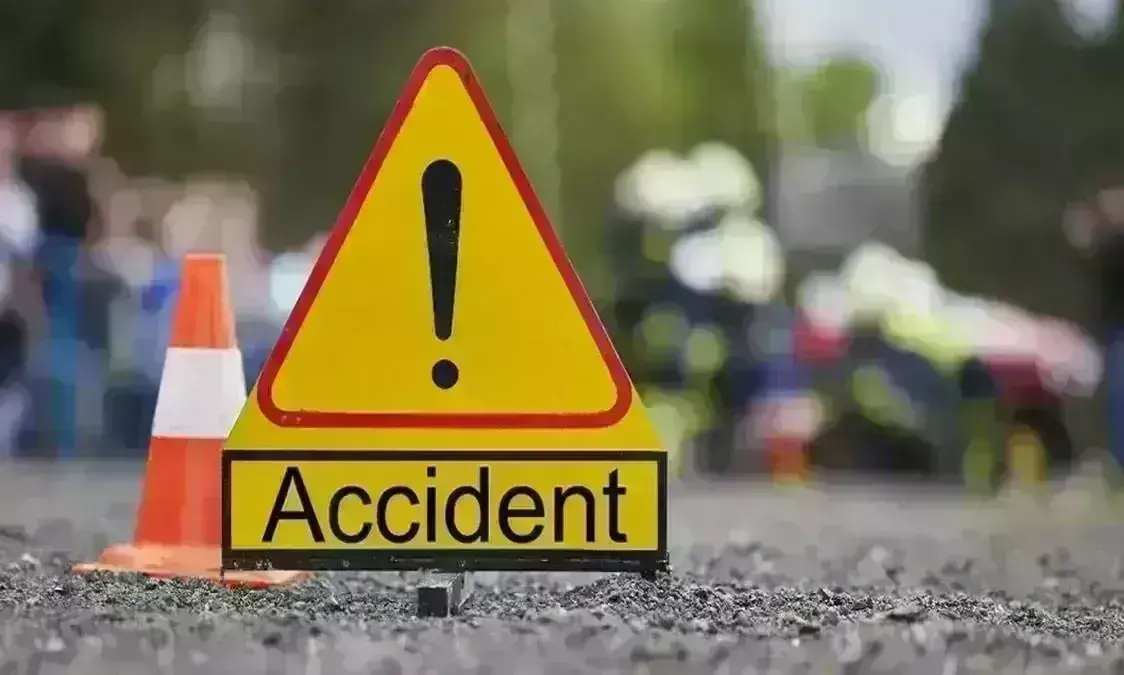 ग्वालियर में ट्रक ने नैनों में मारी टक्कर, पिकअप से भिड़ी, आधा दर्जन घायल ग्वालियर में ट्रक ने नैनों में मारी टक्कर, पिकअप से भिड़ी, आधा दर्जन घायल