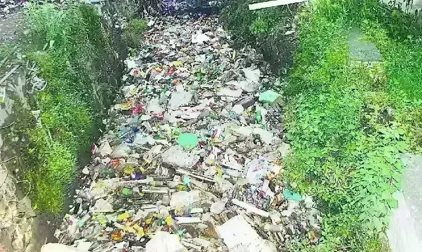 नालों की सफाई पर सालाना 5.45 करोड़ रुपए खर्च, लेकिन इनकी सफाई कैसी हुई आप खुद देख लीजिए