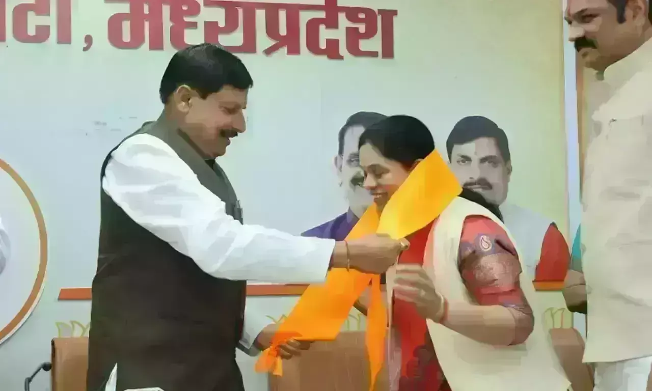 पूर्व विधायक पारुल साहू समेत कई कांग्रेसी कार्यकर्ता भाजपा में शामिल, मुख्यमंत्री ने दिलाई सदस्यता पूर्व विधायक पारुल साहू समेत कई कांग्रेसी कार्यकर्ता भाजपा में शामिल, मुख्यमंत्री ने दिलाई सदस्यता