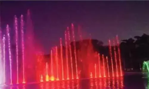 कटोराताल के पानी से आ रही बदबू, घटने लगे सैलानी