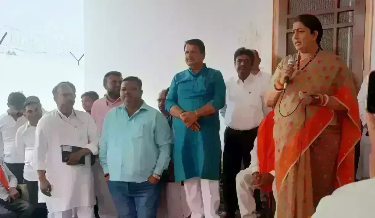 राहुल गांधी पर भड़की स्मृति ईरानी, कहा वायनाड में अमेठी का अपमान बर्दाश्त नहीं