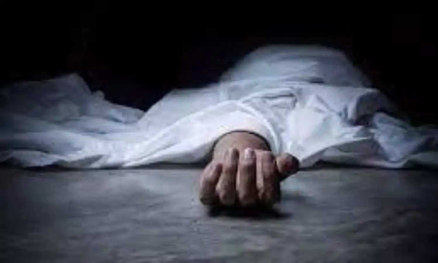 छात्रा का शव रखकर किया चक्काजाम, दोस्त पर हत्या का प्रकरण की मांग