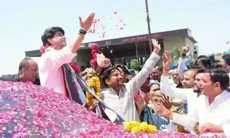 ज्योतिरादित्य सिंधिया ने गुना-शिवपुरी सीट से भरा नामांकन, भाजपा की जीत का किया दावा