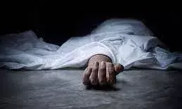 छात्रा का शव रखकर किया चक्काजाम, दोस्त पर हत्या का प्रकरण की मांग छात्रा का शव रखकर किया चक्काजाम, दोस्त पर हत्या का प्रकरण की मांग