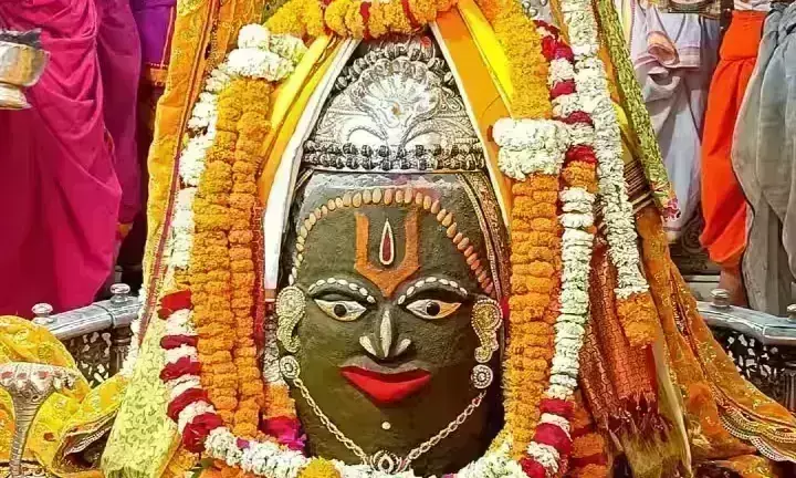 ओरछा में रामराजा को लगा 51 हजार लड्डुओं का भोग, उज्जैन में राम के स्वरूप में सजे महाकाल ओरछा में रामराजा को लगा 51 हजार लड्डुओं का भोग, उज्जैन में राम के स्वरूप में सजे महाकाल