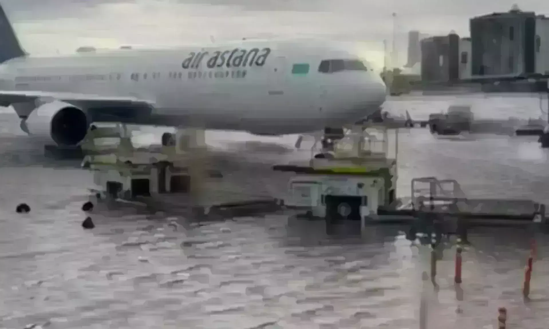 दुबई में बारिश से एयरपोर्ट ठप, भारत आने-जाने वाली 28 उड़ानें रद्द