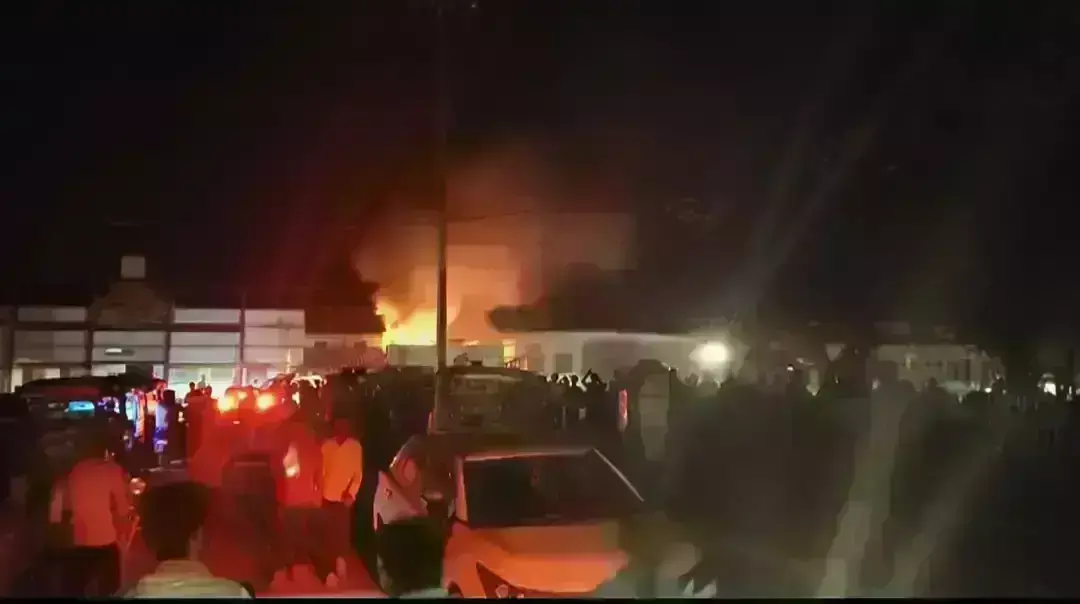 गुना से 22 किमी दूर रुठियाई रेलवे स्टेशन पर लगी आग, कंट्रोल रूम जलकर खाक