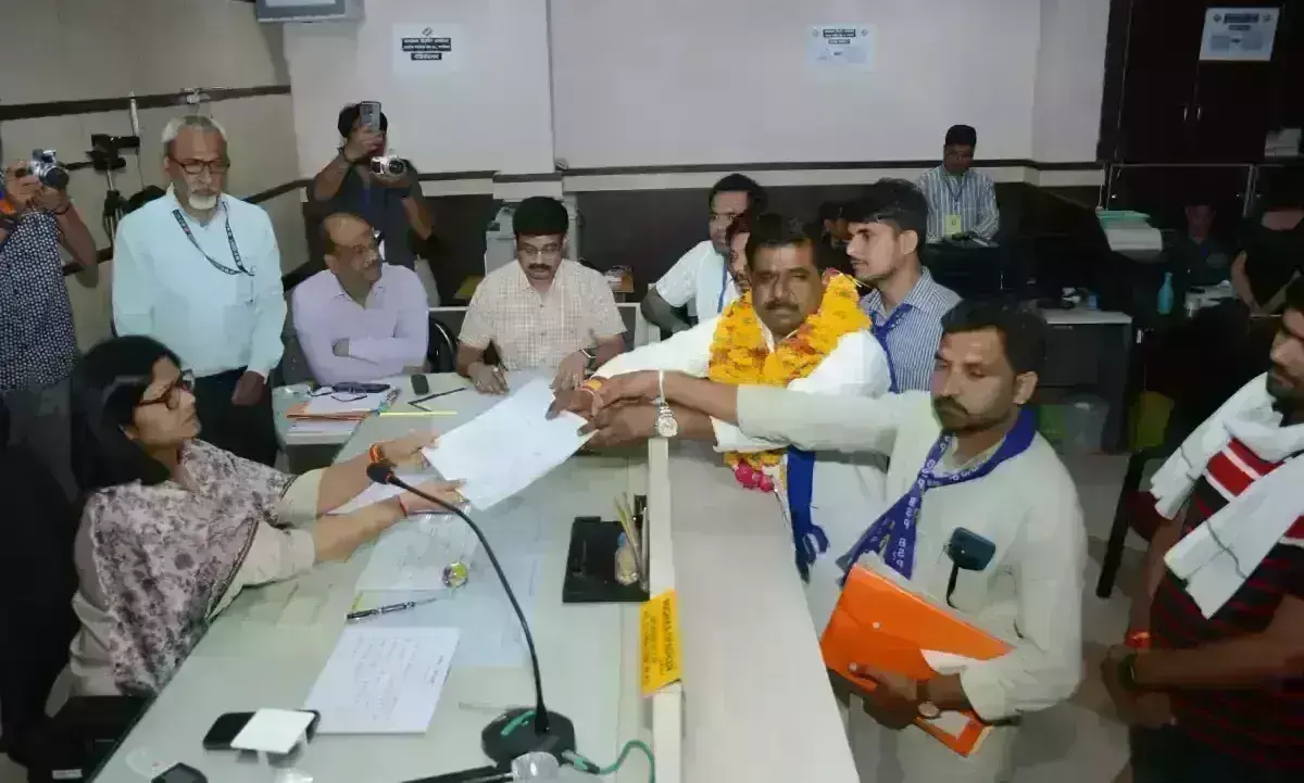 ग्वालियर में बसपा प्रत्याशी ने भरा नामांकन, कहा- कांग्रेस को सबक सिखाने का वक्त आ गया