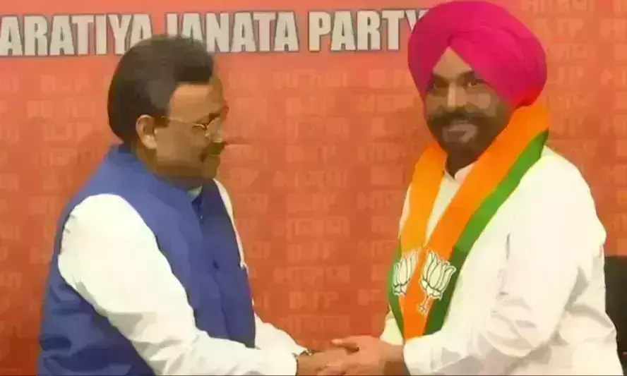 पंजाब में कांग्रेस को बड़ा झटका, तजिंदर सिंह बिट्टू भाजपा में शामिल पंजाब में कांग्रेस को बड़ा झटका, तजिंदर सिंह बिट्टू भाजपा में शामिल