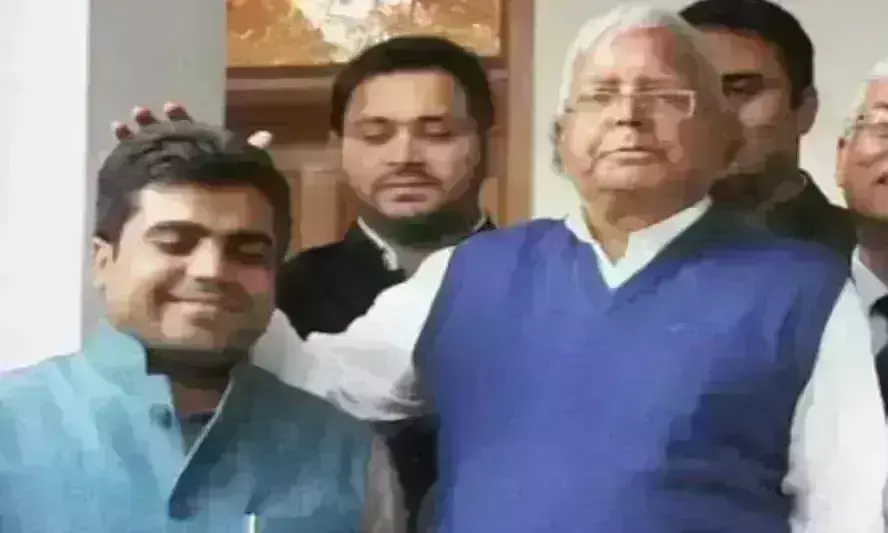 सपा ने दो सीटों पर घोषित किए उम्मीदवार, कन्नौज से लालू यादव के दामाद को दिया टिकट