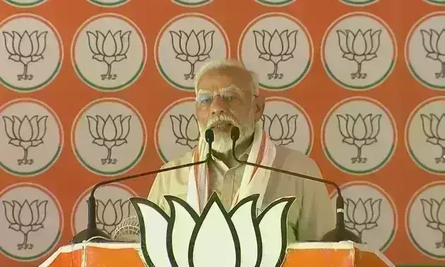 अलीगढ़ में राहुल-अखिलेश पर गरजे नरेंद्र मोदी, कहा - दोनों शहजादों को चाबी नहीं मिल रही