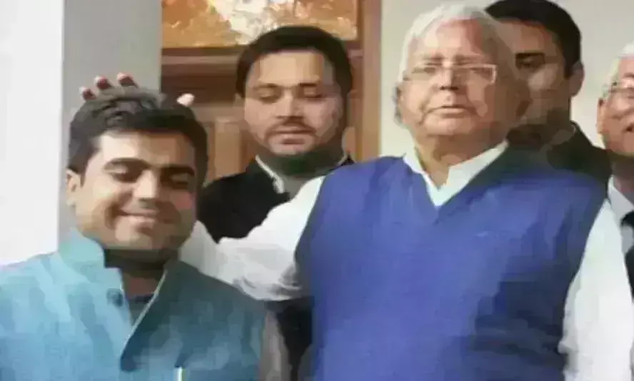 सपा ने दो सीटों पर घोषित किए उम्मीदवार, कन्नौज से लालू यादव के दामाद को दिया टिकट