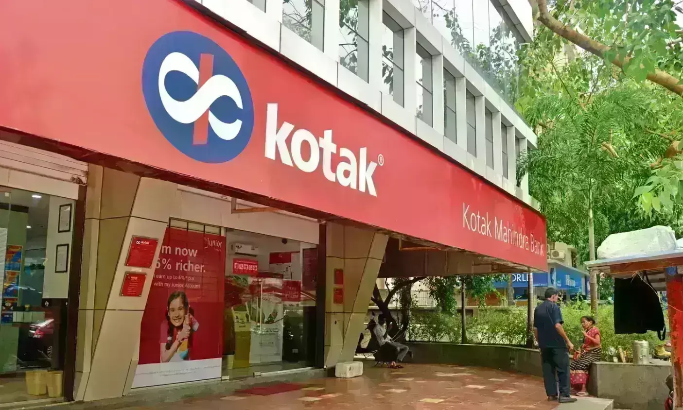 RBI का बड़ा एक्शन, Kotak Mahindra Bank नहीं खोल सकेगा नए खाते, क्रेडिट कार्ड भी बैन