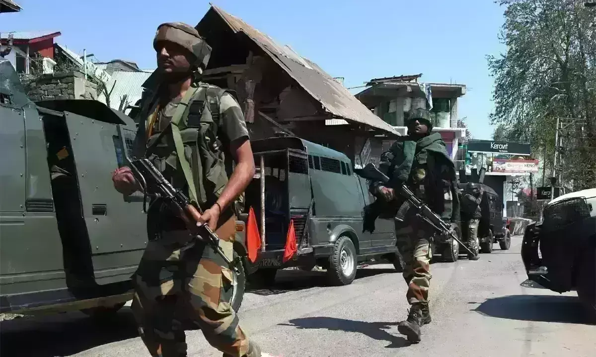 बारामूला के सोपोर में मुठभेड़, सेना ने दो आतंकियों को मार गिराया