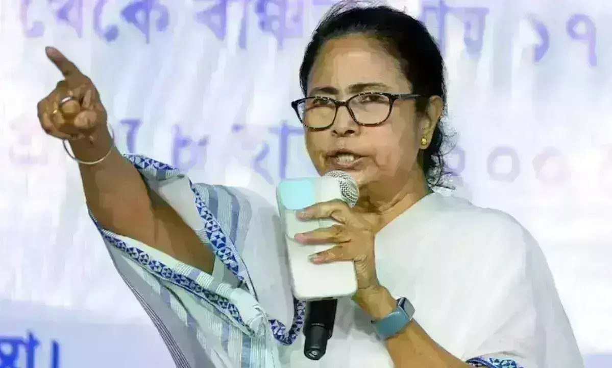 संदेशखाली में कार्रवाई से बौखलाई TMC चुनाव आयोग पहुंची, भाजपा ने ममता से इस्तीफा मांगा संदेशखाली में कार्रवाई से बौखलाई TMC चुनाव आयोग पहुंची, भाजपा ने ममता से इस्तीफा मांगा