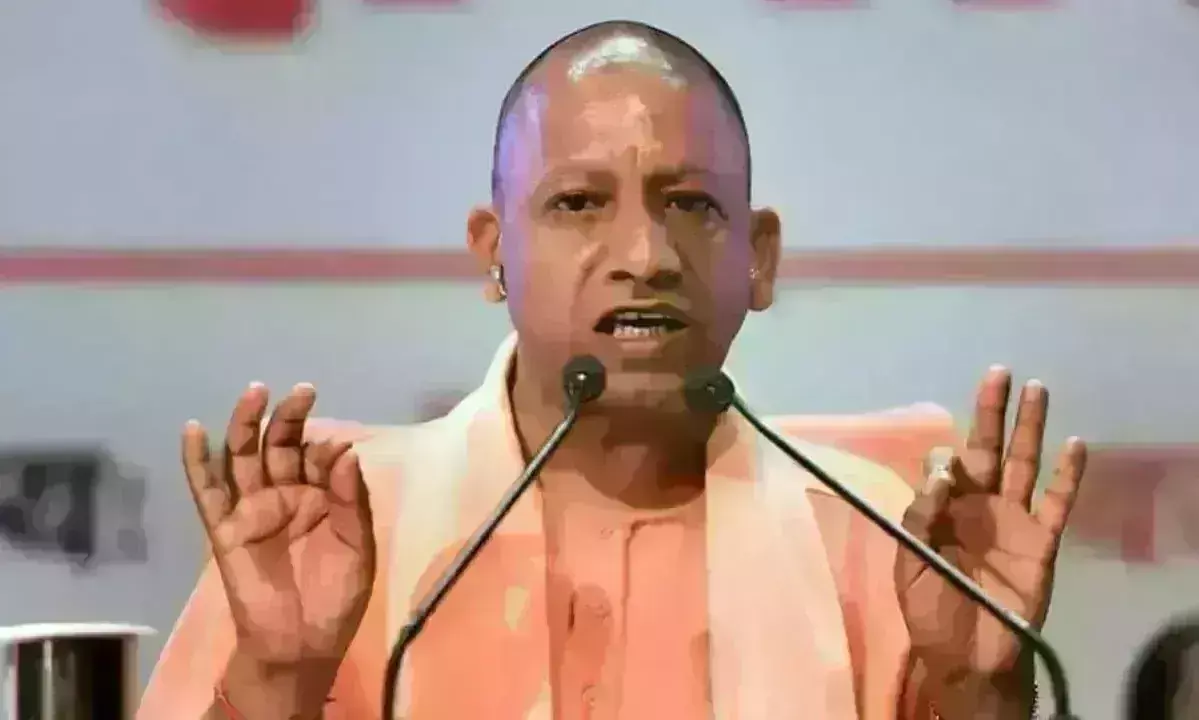 हाथरस में कांग्रेस पर बरसे योगी आदित्यनाथ, कहा - आपकी संपत्ति को बांटने की साजिश रच रही