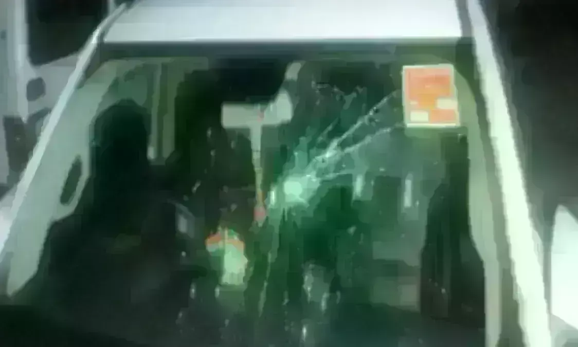 सागर में शादी से लौट रहे भाजपा विधायक की कार पर हमला, गाड़ी का कांच टूटा