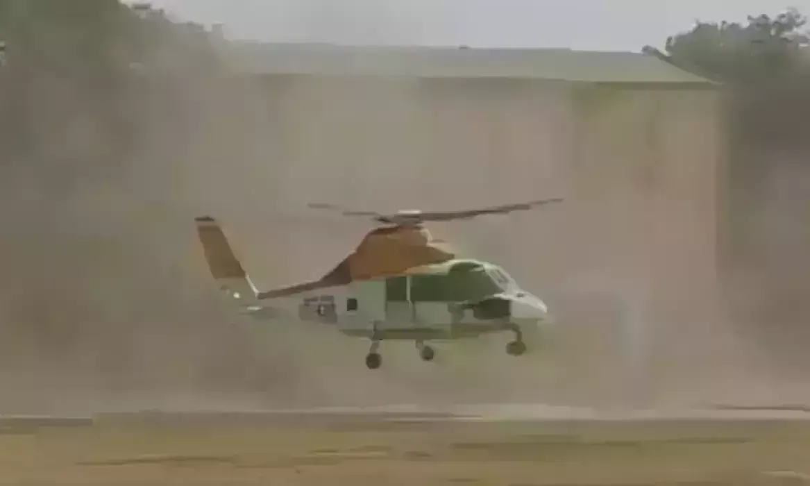 अमित शाह का हेलीकॉप्टर हवा में हुआ अनियंत्रित, पायलट की सूझबूझ से टला बड़ा हादसा अमित शाह का हेलीकॉप्टर हवा में हुआ अनियंत्रित, पायलट की सूझबूझ से टला बड़ा हादसा