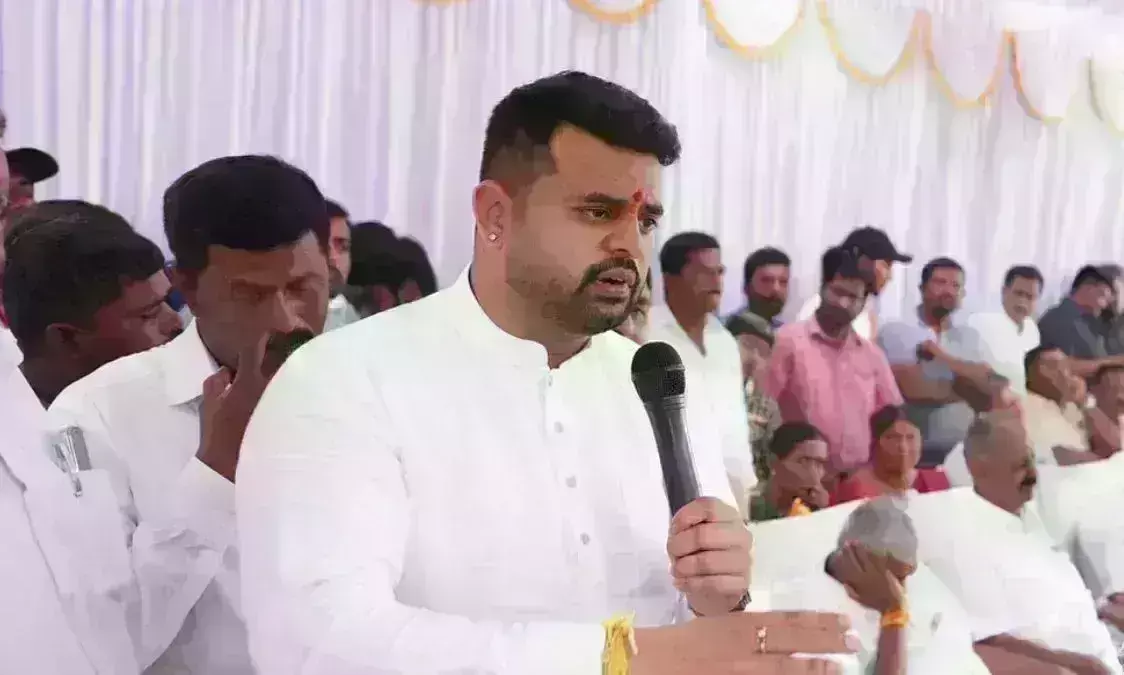 प्रज्वल रेवन्ना के खिलाफ बड़ा एक्शन, अश्लील वीडियो केस की जांच तक जेडी (एस ) से निष्काषित