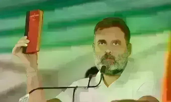 राहुल गांधी ने भिंड में की सभा, कहा - हम महिलाओं को बनाएंगे लखपति