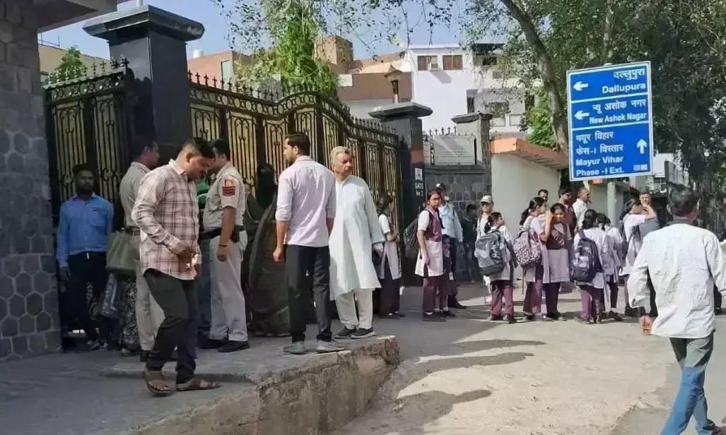 दिल्ली-NCR में 100 स्कूलों को बम से उड़ाने की धमकी, पुलिस अलर्ट, बम स्क्वॉड मौके पर पहुंचा