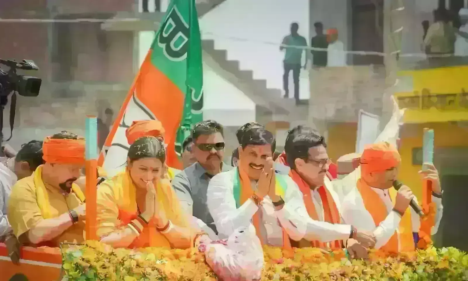 माय  की काट-यादव चला मोहन के संग…..