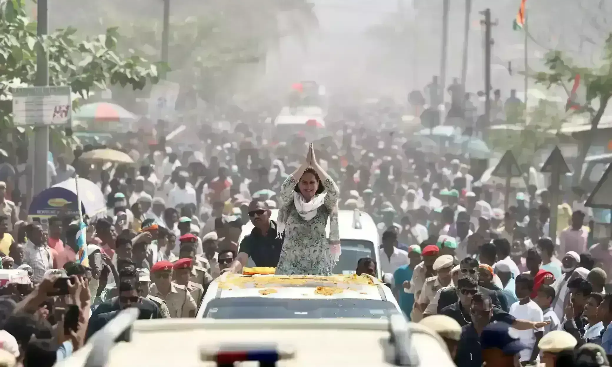 असम में गरजीं प्रियंका गांधी, कहा - भाजपा के पास है भ्रष्टों को ईमानदार बनाने की वाशिंग मशीन असम में गरजीं प्रियंका गांधी, कहा - भाजपा के पास है भ्रष्टों को ईमानदार बनाने की वाशिंग मशीन