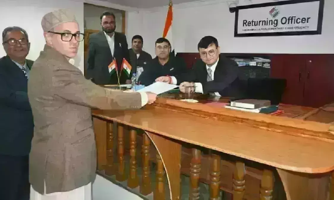 बारामूला से उमर अब्दुल्ला ने भरा नामांकन पत्र, 10 साल बाद लड़ेंगे चुनाव