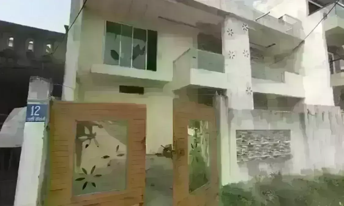 इंदौर में हैदर से हरिनारायण बने शख्स के घर पर हमला, बदमाशों ने फेंके पत्थर