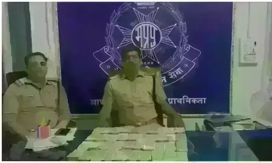 मुरैना में सर्राफा व्यवसायी से बरामद हुए 41 लाख रुपये, कार में ड्राइवर की सीट के नीचे रखी थी गड्डियां