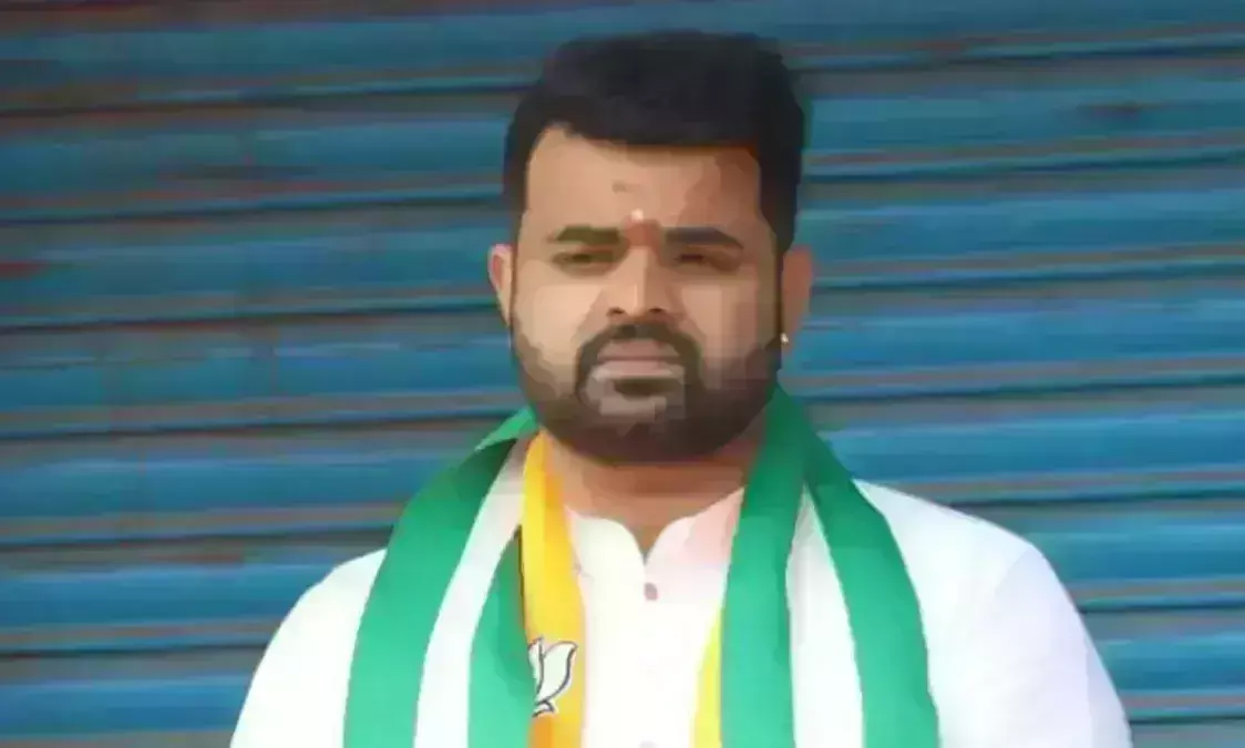 कर्नाटक सरकार ने प्रज्वल रेवन्ना को पकड़ने के लिए CBI से मांगा सहयोग, ग्लोबल लुकआउट नोटिस जारी