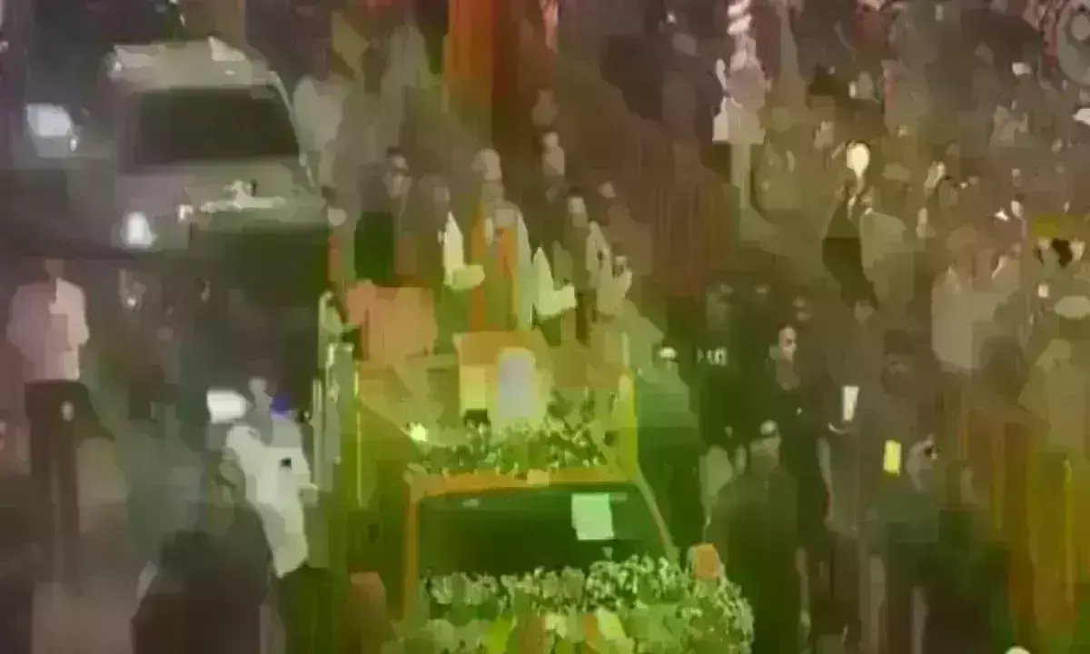 प्रधानमंत्री ने कानपुर में किया रोड शो, अबकी बार चार सौ पार-मोदी है तो मुमकिन है गूंजे नारे