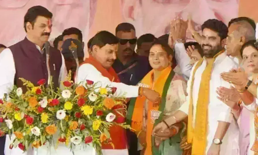 तीसरे चरण के मतदान से पहले कांग्रेस को फिर लगा झटका, बीना विधायक भाजपा में हुई शामिल तीसरे चरण के मतदान से पहले कांग्रेस को फिर लगा झटका, बीना विधायक भाजपा में हुई शामिल