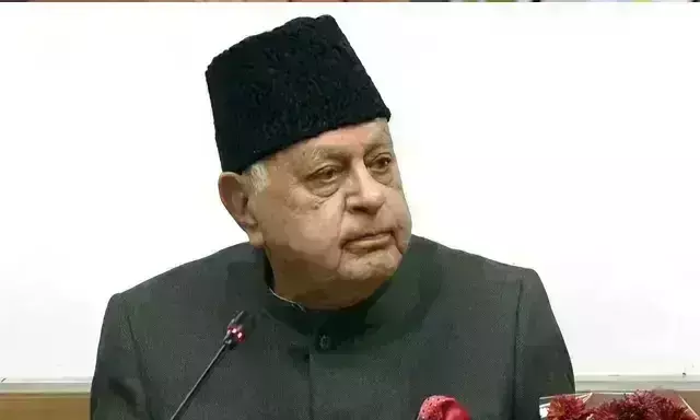 फारूक अब्दुल्ला का विवादित बयान : पाकिस्तान ने चूड़ियां नहीं पहन रखी, उसके परमाणु बम हम पर भी गिरेंगे