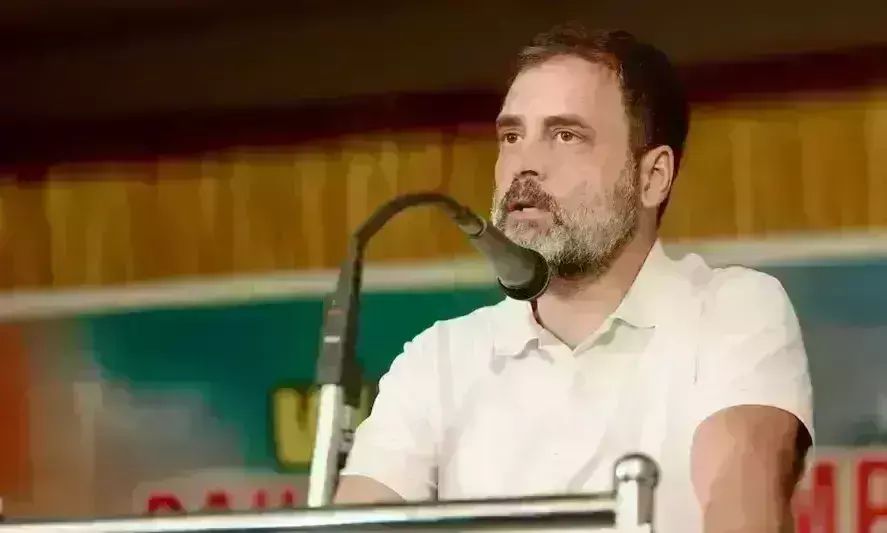 राहुल गांधी का ऐलान, हर गरीब परिवार की महिला को देंगे एक लाख, खत्म नहीं होने देंगे आदिवासियों के अधिकार