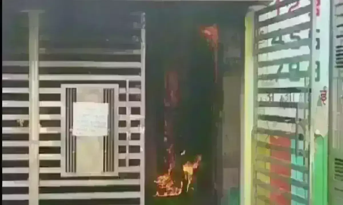 ग्वालियर में समर कैंप के दौरान स्कूल में लगी आग,  चार्जिंग पर लगा इलेक्ट्रिक स्कूटर जला