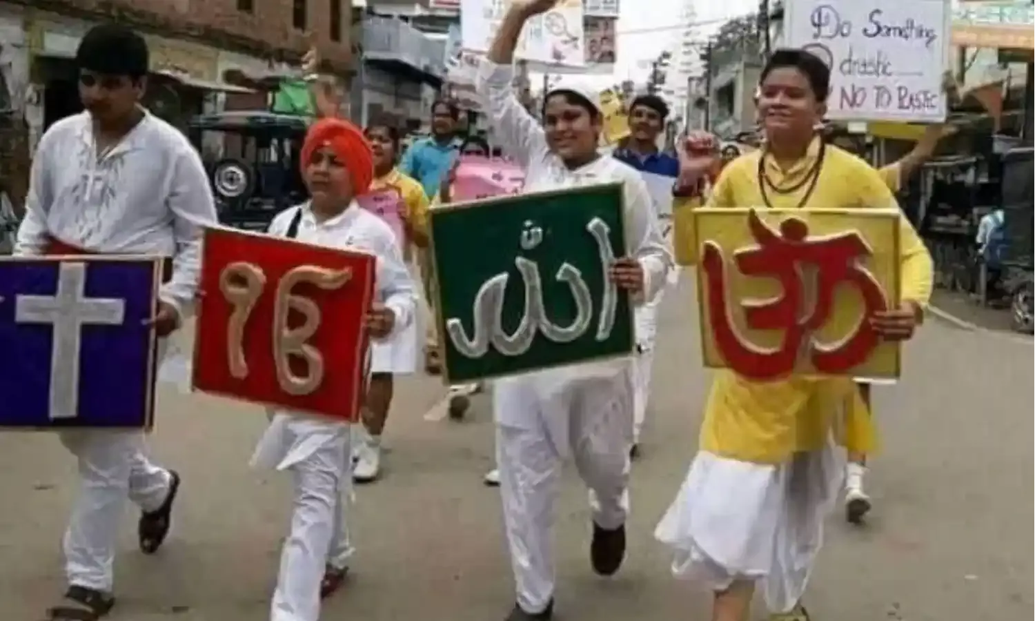 India Population Report: भारत में घटी हिंदुओं की आबादी, इस धर्म के लोग सबसे ज्यादा, ताजा सर्वे ने उड़ाई नींद