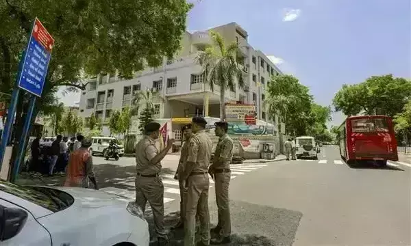 स्कूलों को मिली धमकी मामले में बड़ा खुलासा, पाकिस्तान से भेजे गए थे धमकी भरे ई-मेल